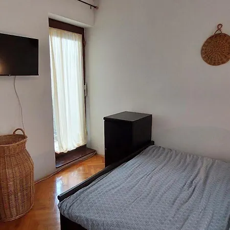 Apartman Cosy Flat On Flurishing Urban Homestead *